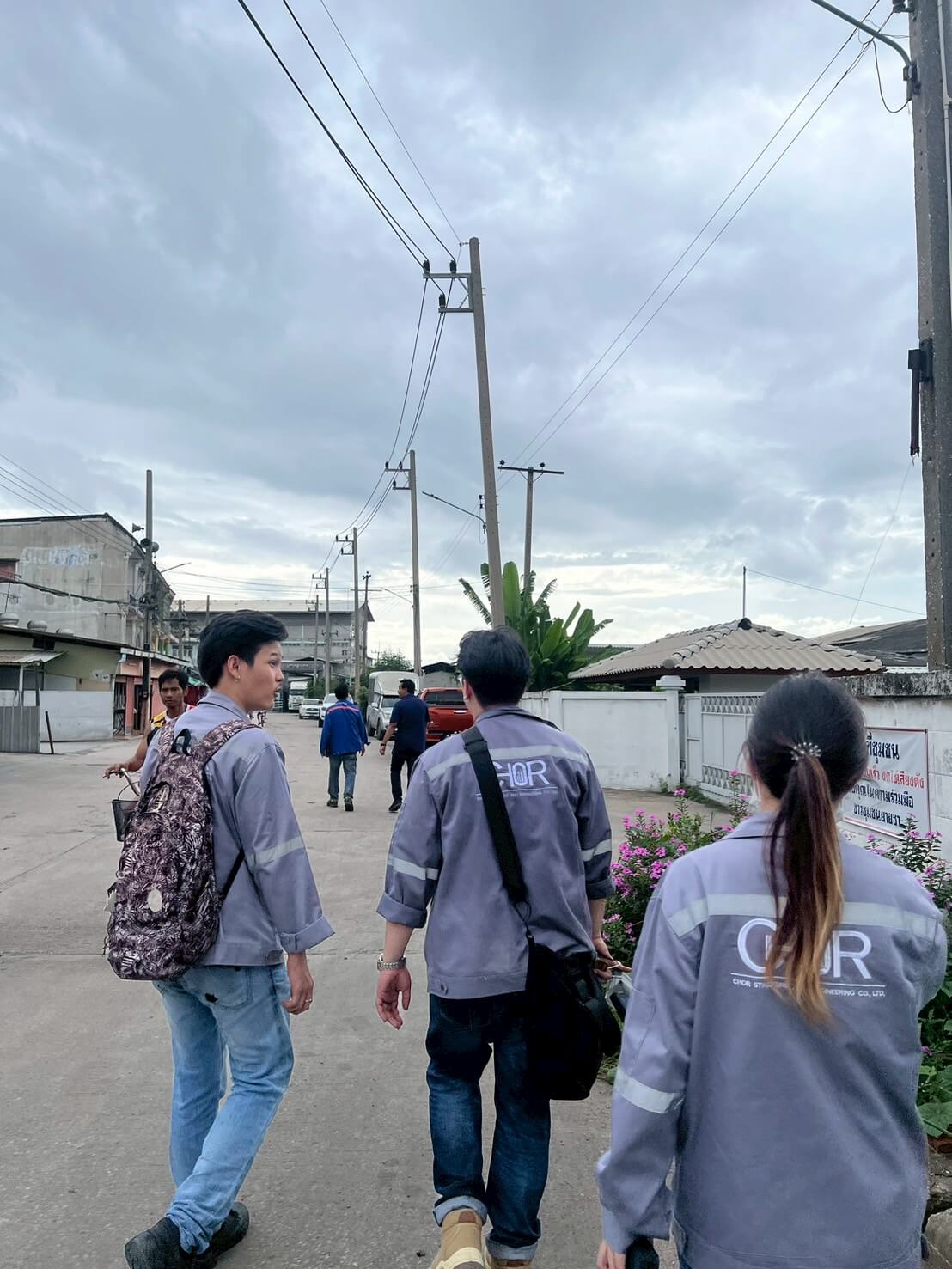 ทีมวิศวกรโครงสร้างชอร์ สตรัคเจอร์ ระหว่างลงพื้นที่สำรวจโครงการ